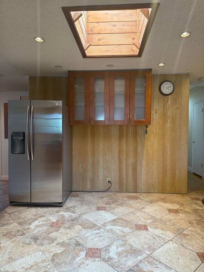 Building Photo - Single Family Home, 4 Bedroom 2 Bath Home ...