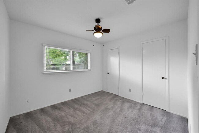 Building Photo - 2303 Whitelake Dr