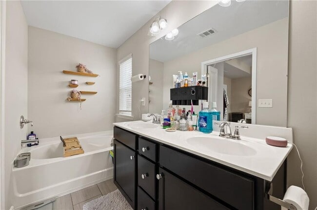 Building Photo - 5011 Longview Walk