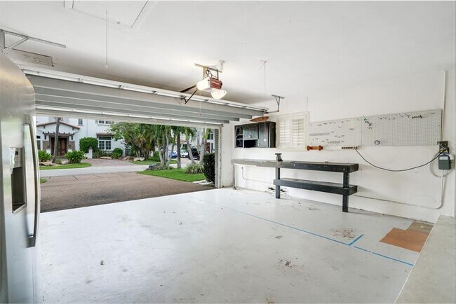 Building Photo - 3721 NE 29th Ave