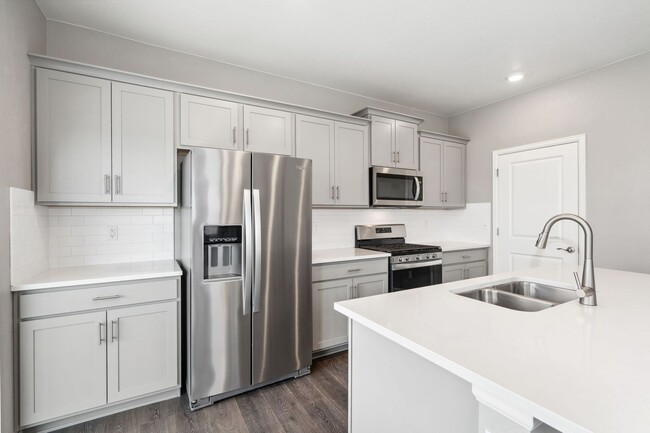 Building Photo - Spacious 4BD Bennet Floorplan with Full Ba...