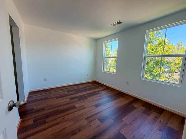 Building Photo - 18133 Scenic Creek Ln