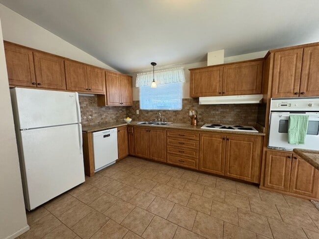 Building Photo - Charming 3-Bedroom Home for Rent in Serra ...