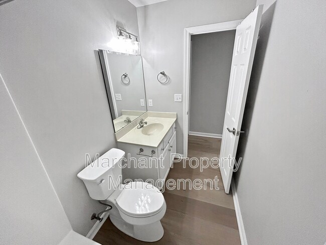 Building Photo - 7 Waxwing Ct