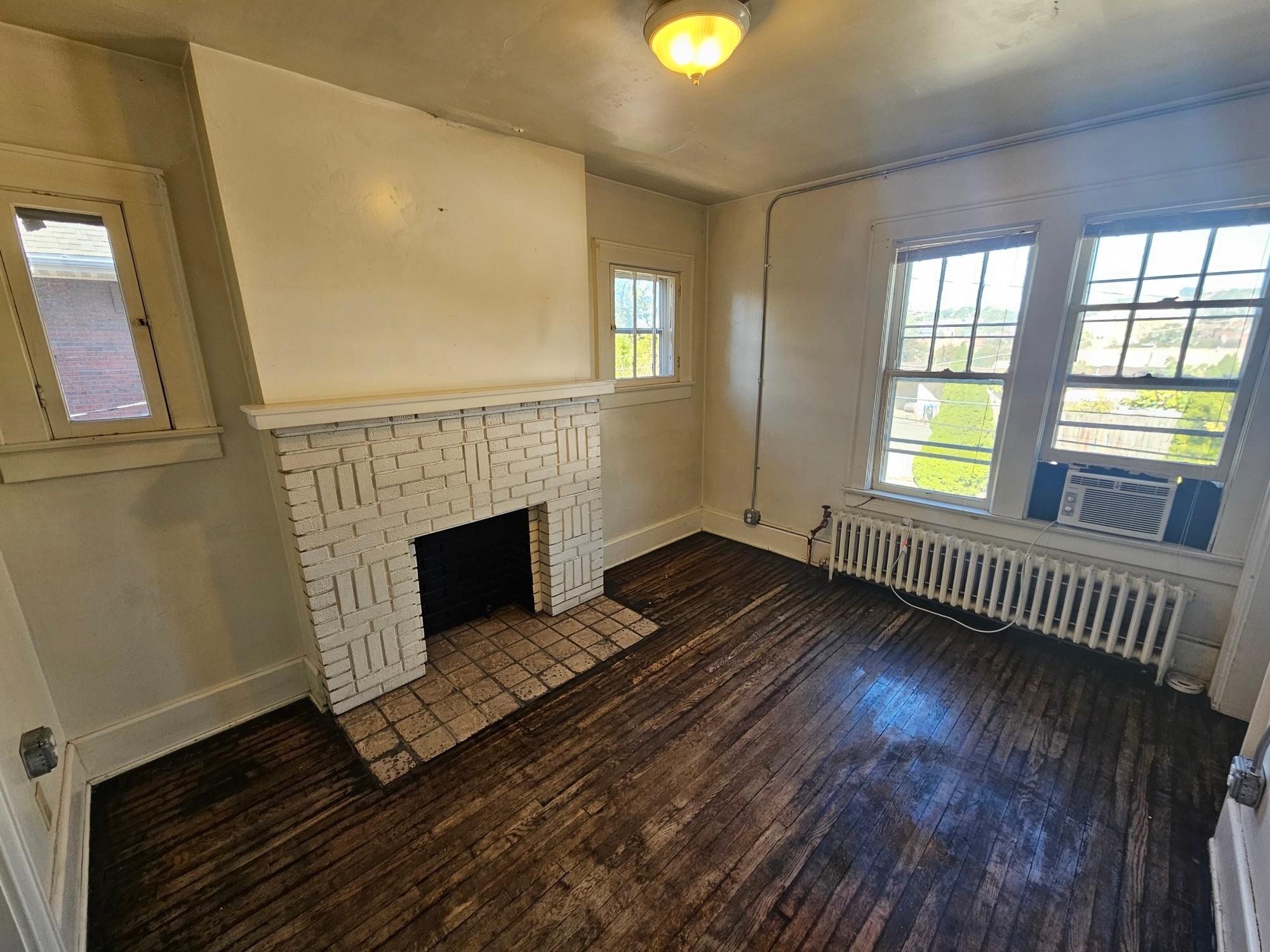 Building Photo - 132 Simpson St