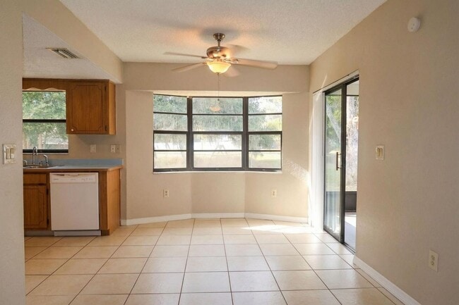 Building Photo - 2 Bedroom, 2 Bathroom Home for Rent in Dade City!