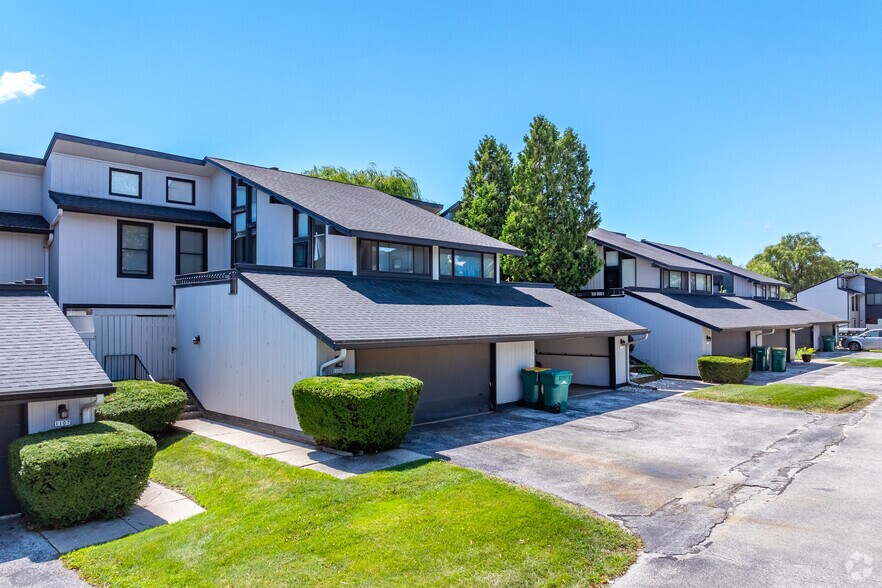 Primary Photo - Apple Orchard Townhomes