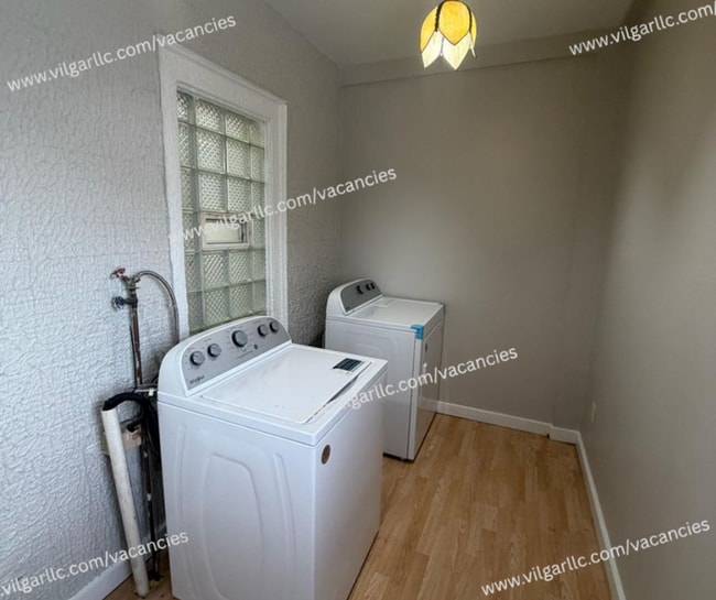 Building Photo - 3910 Deodar St