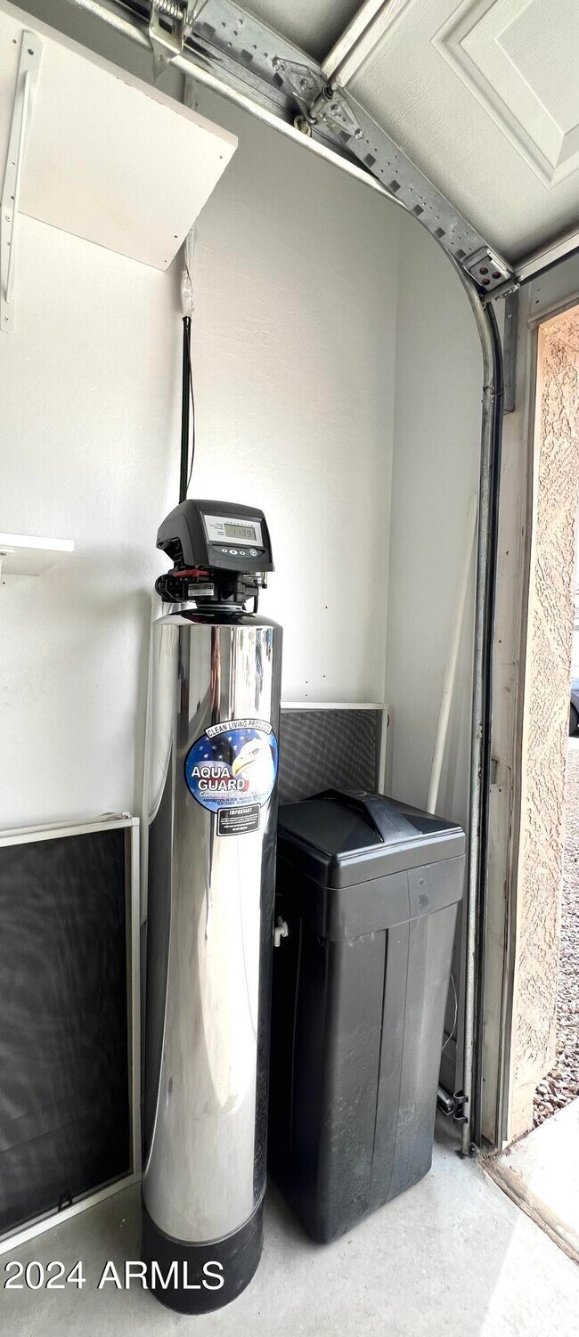 Building Photo - 3464 E Thornton Ave