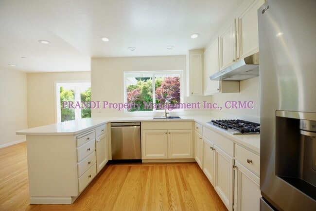 Building Photo - Gorgeous Home in Sought After Larkspur Nei...
