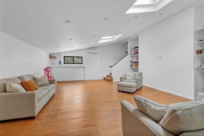 Building Photo - 8 Plaka Ct