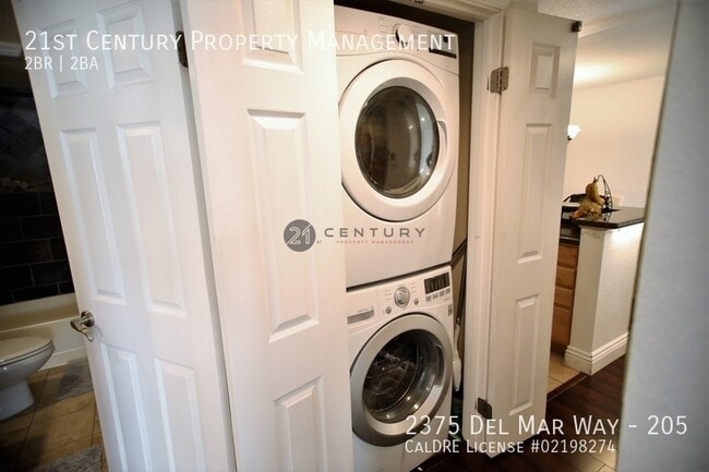 Building Photo - 2375 Del Mar Way