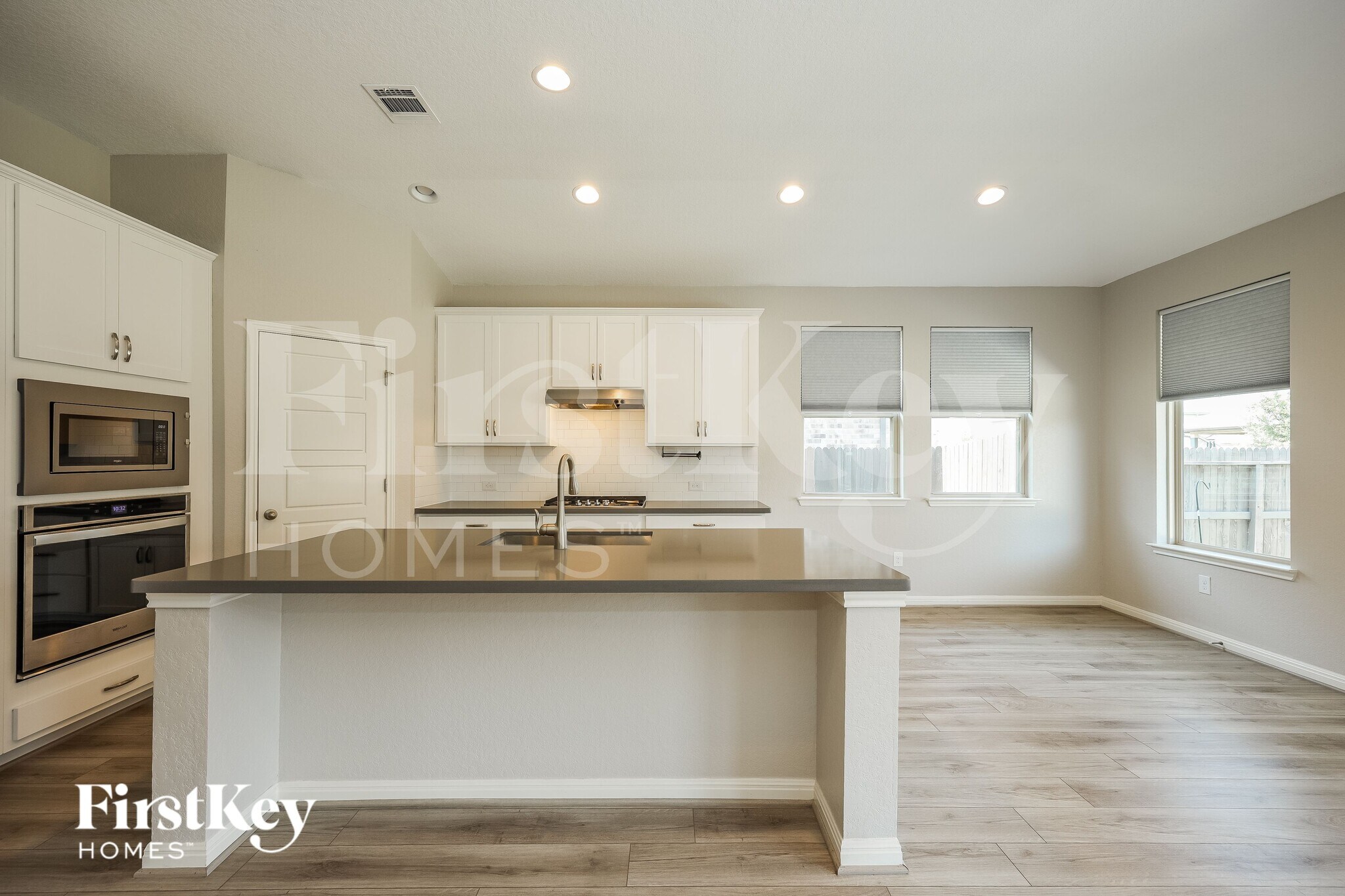 Building Photo - 2207 Tiptop Ln