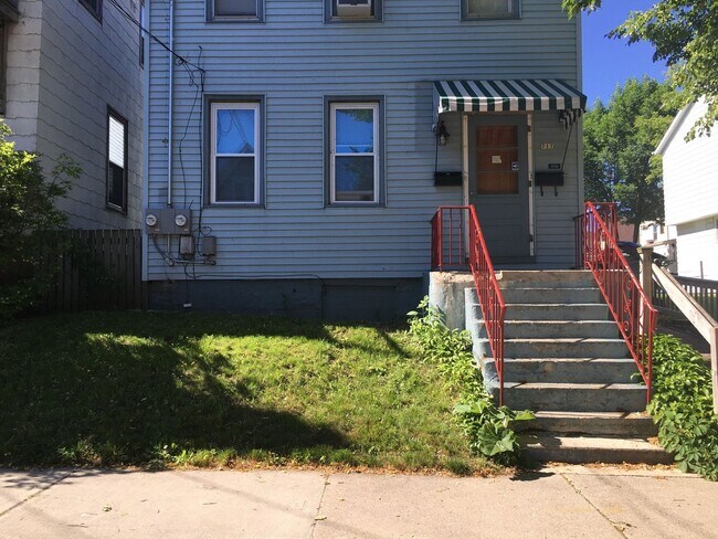 Building Photo - 717 E Pearson St