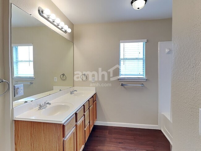 Building Photo - 351 Bailey Loop