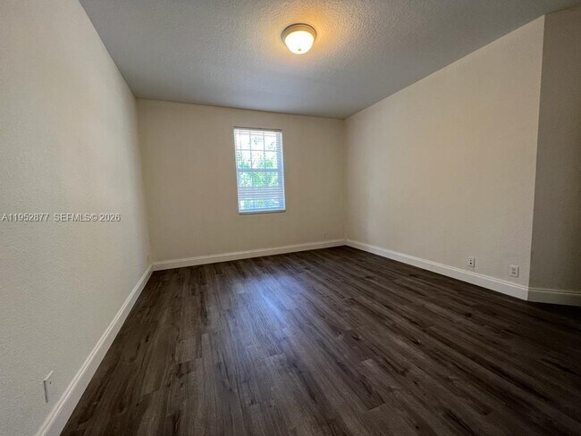 Building Photo - 1971 Harbor View Cir