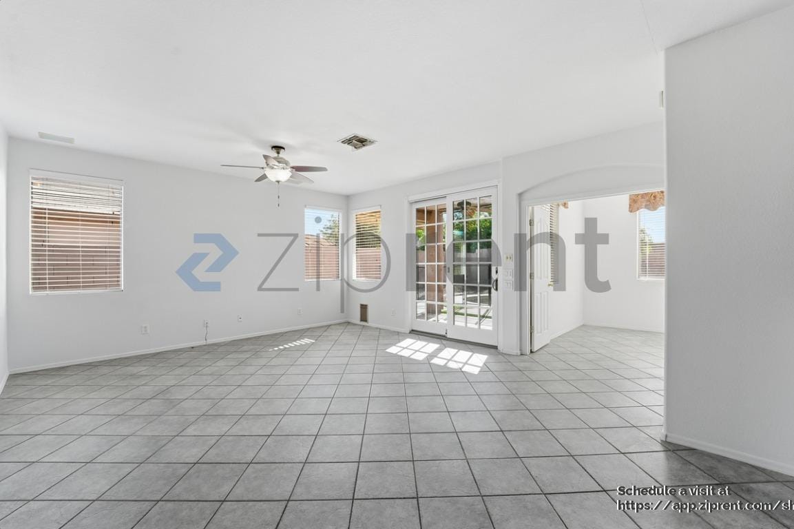 Building Photo - 2131 E Bellerive Pl