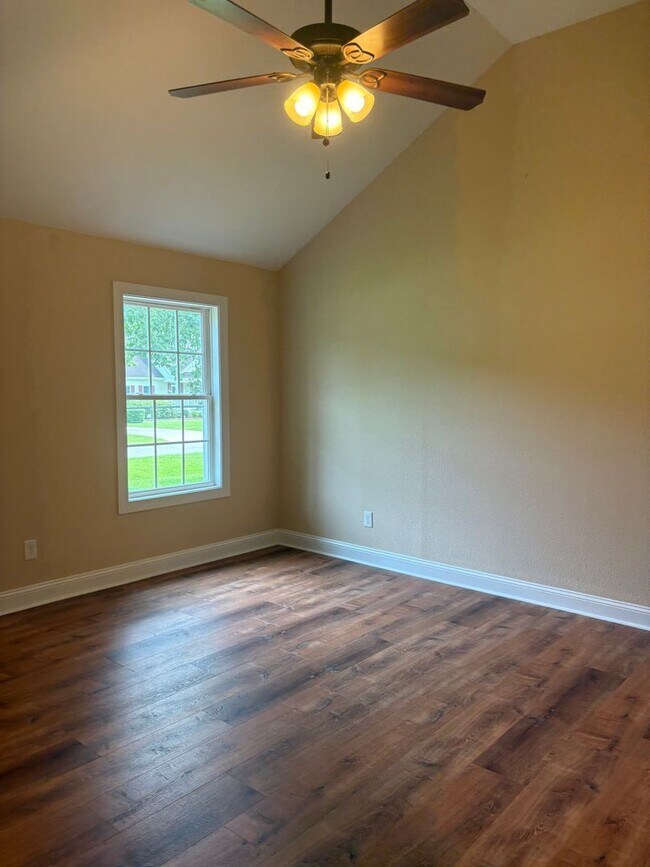 Building Photo - 124 Deerfield Ln