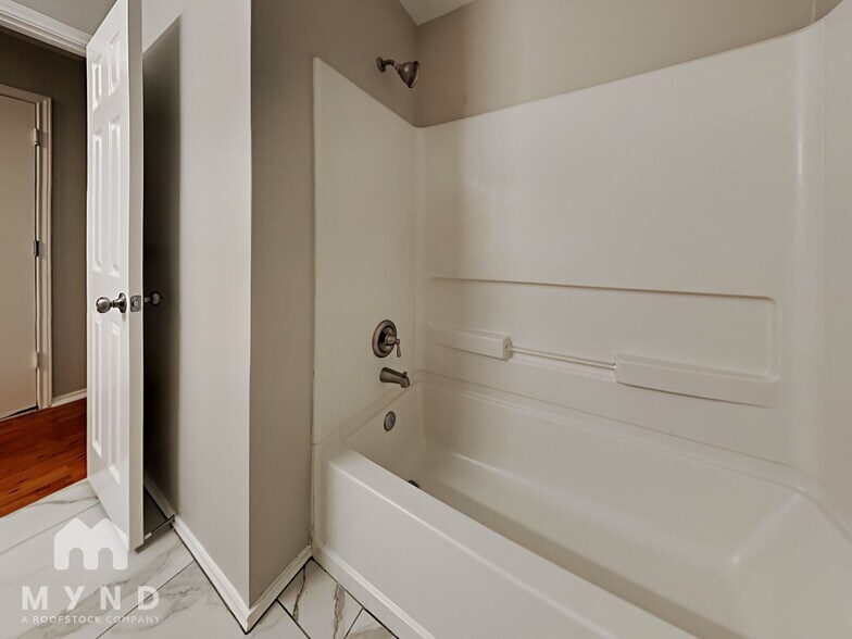 Building Photo - 3523 Avalon Castle Dr