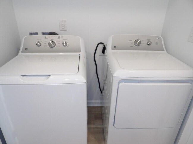 Building Photo - 4116 Horseshoe Rd N