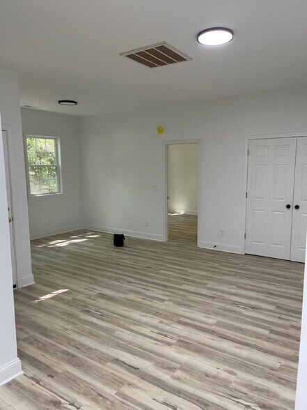Building Photo - 115 Wild Primrose Ln