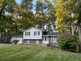 Front of 662 River Rd - 662 River Rd