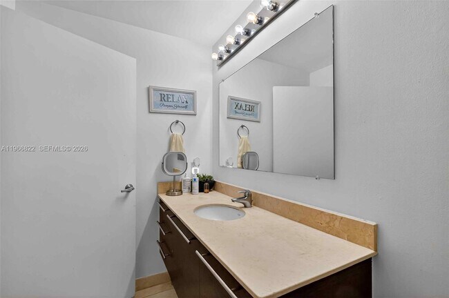 Building Photo - 1900 N Bayshore Dr