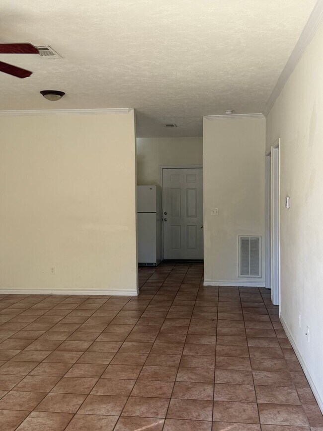 Building Photo - 624 Vicki Dr