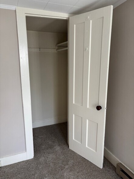 Building Photo - 16 Kinderhook St