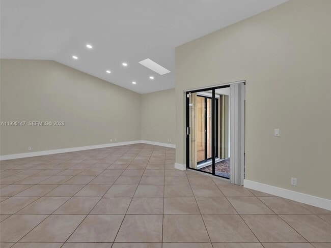 Building Photo - 2158 Baton Rouge