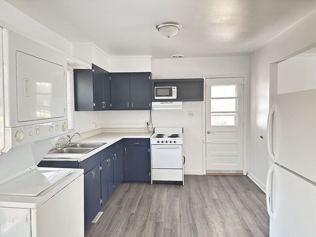 Building Photo - 1270 Peach Tree Dr