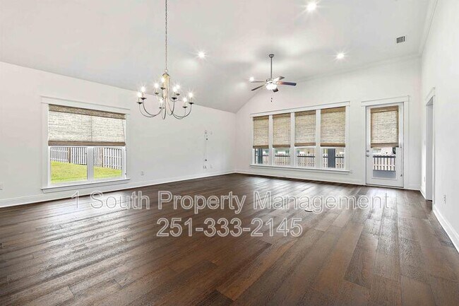 Building Photo - 925 Charleston Loop