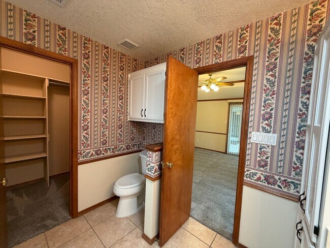 Building Photo - 3 Bedroom Single Story Home Available Near Juan Tabo Blvd SE & Southern Blvd SE!