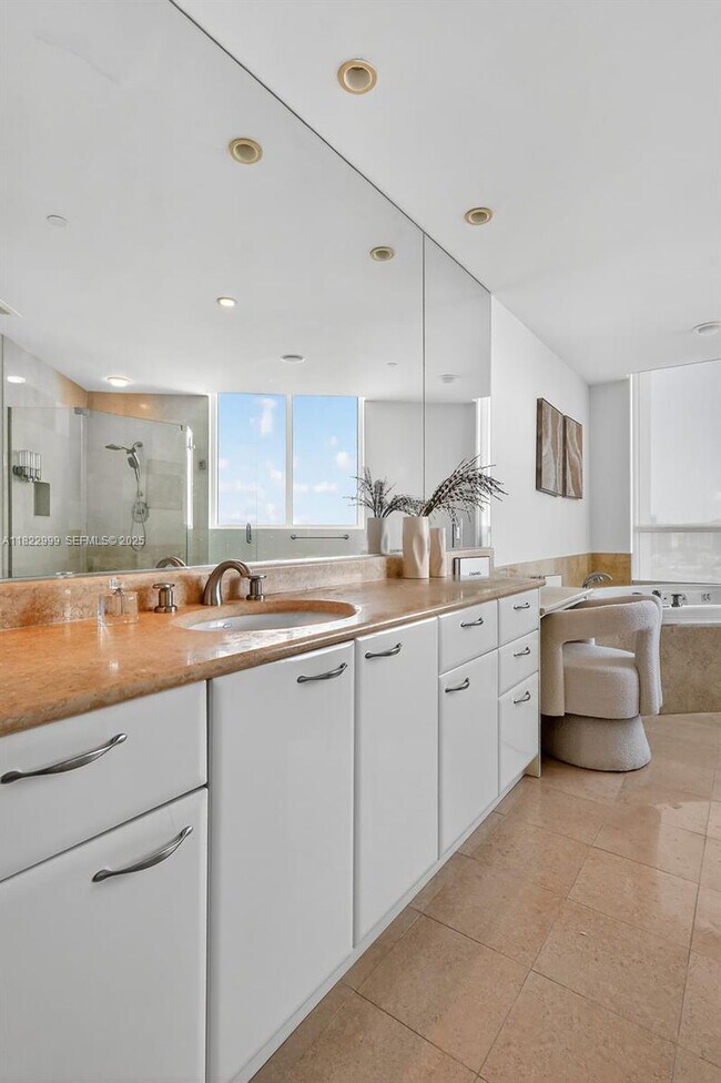 Building Photo - 20155 NE 38th Ct