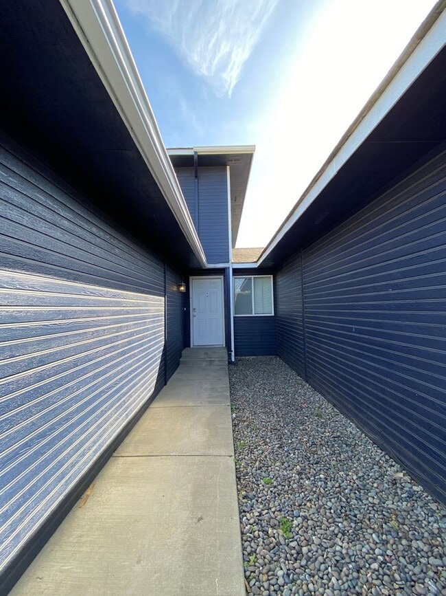 Building Photo - 3413 Cascade Loop