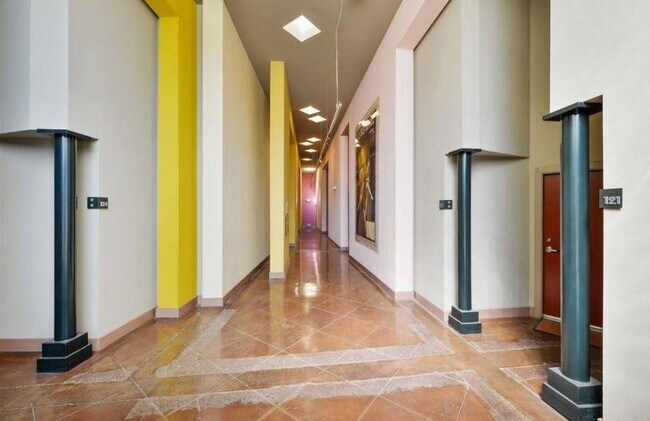 Building Photo - 311 4th St