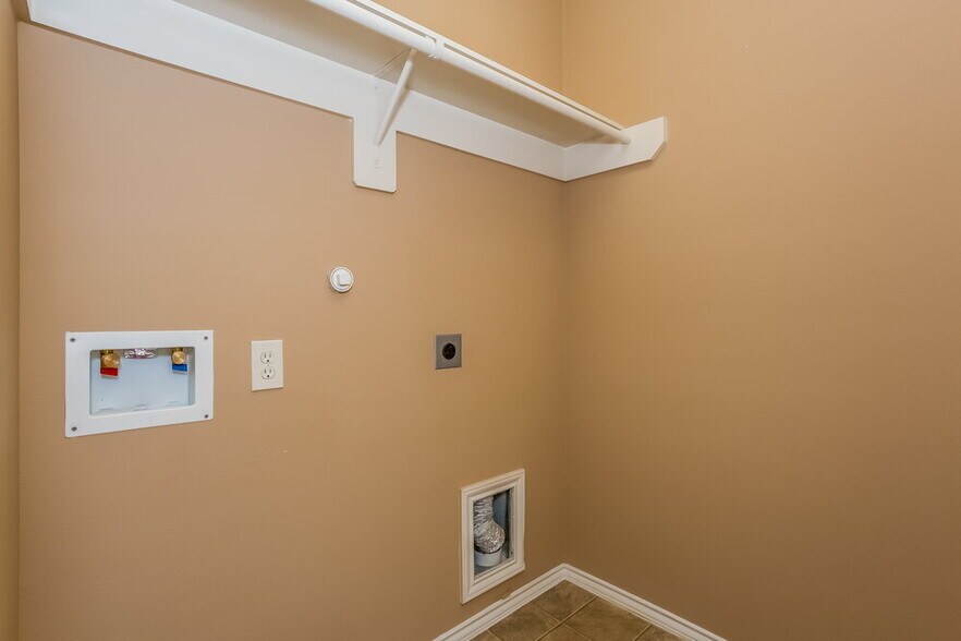 Building Photo - 16531 Strathmore Manor Ln