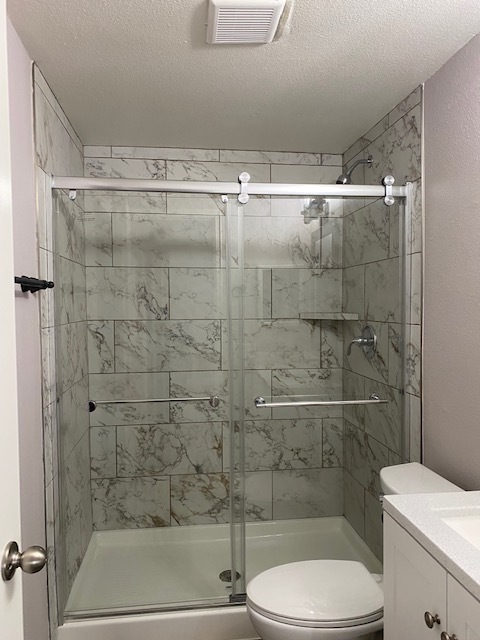 Building Photo - $2,350 Lovely Remodeled 3 Bedroom-2 bath-2...
