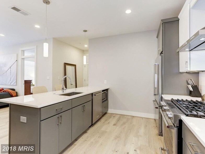 Building Photo - 3035 15th St NW