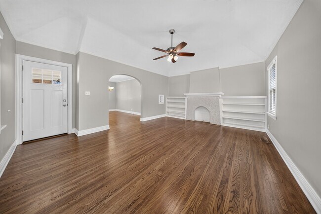 Building Photo - 1028 E 33rd Pl