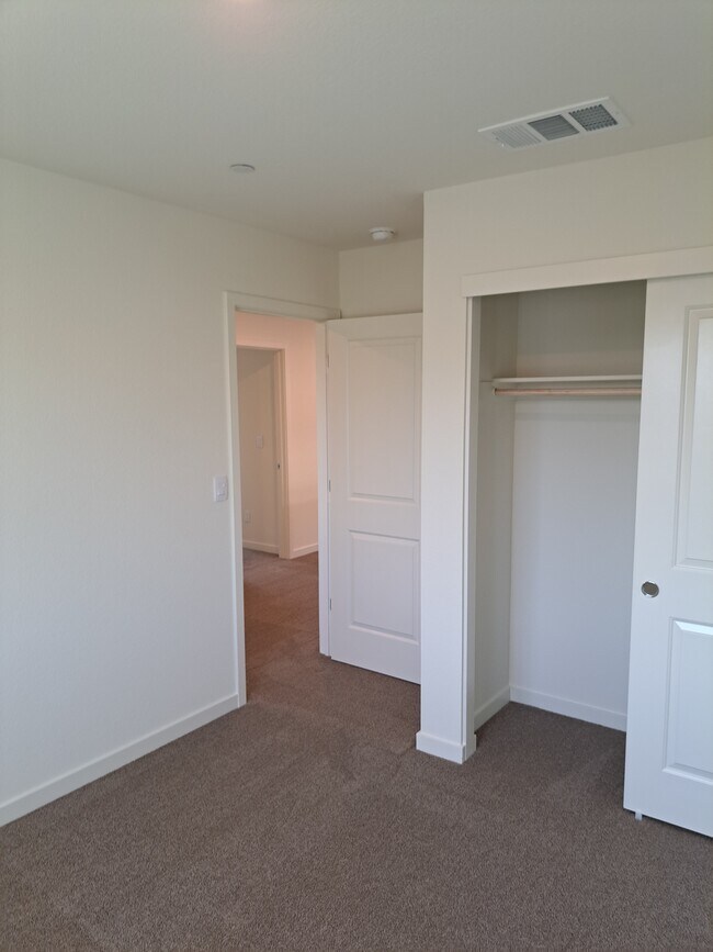 Building Photo - 5009 Star Dance Cir