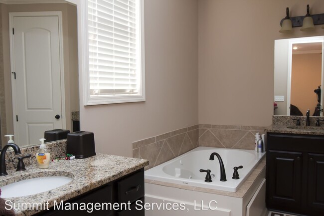 Building Photo - 3 br, 3.5 bath House - 111 Tanglewood Drive