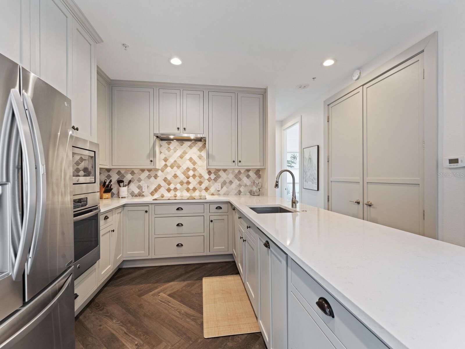 Building Photo - 750 N Tamiami Trl