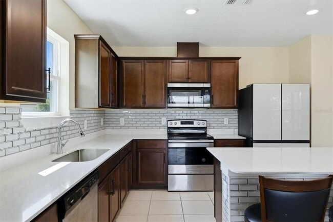 Building Photo - 9108 Royal River Cir