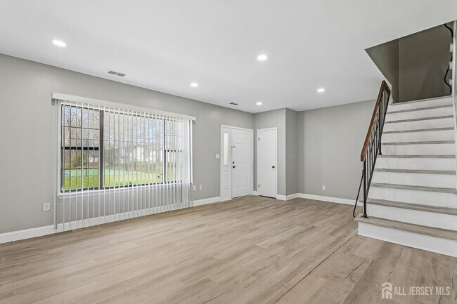 Building Photo - 1216 Thomas Ave