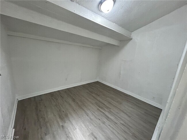 Building Photo - 3654 E 53rd St