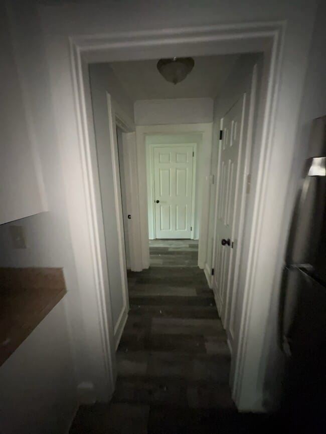 Building Photo - 2 Bedroom 1 Bathroom