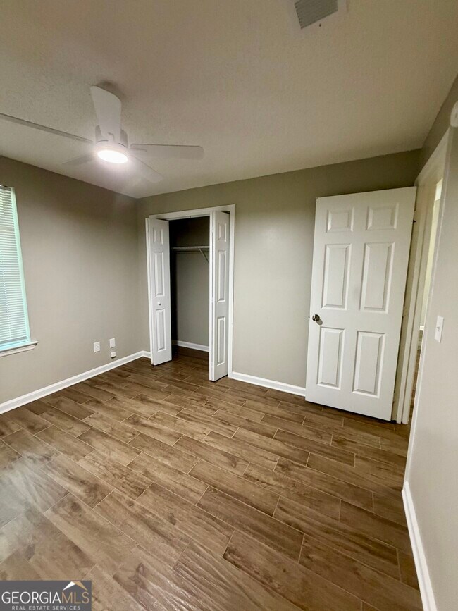 Building Photo - 438 Admiral's Walk Dr