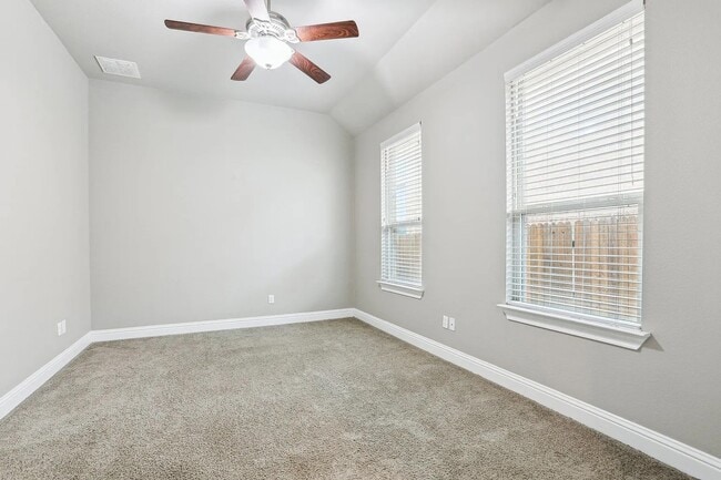 Building Photo - 8804 Vantage Point Dr