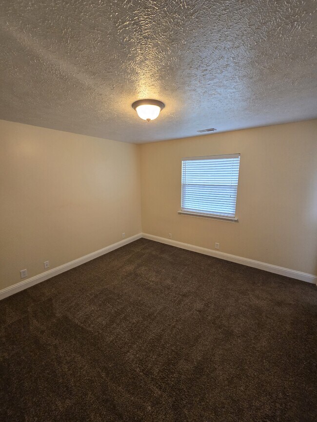 Building Photo - 2575 Dry Creek Dr